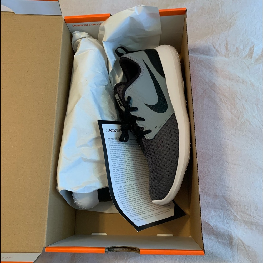 Nike Golf Shoes Women’s 8.5 or 7 Youth